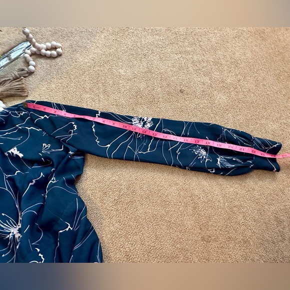 Keepsake The Label  V-Neck Mini Dress size small - Picture 6 of 13